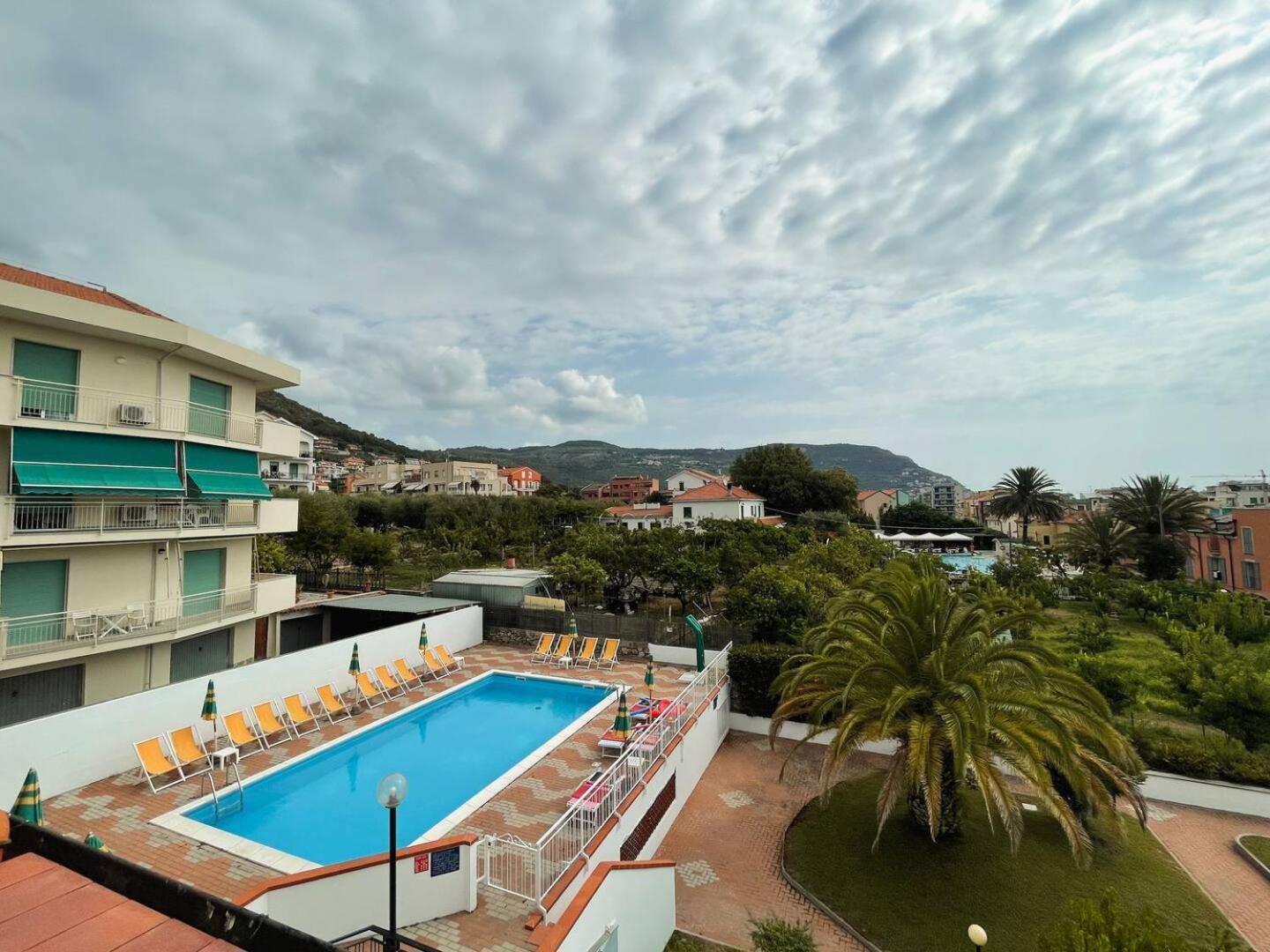 Moresco Apartment Pietra Ligure Exteriér fotografie
